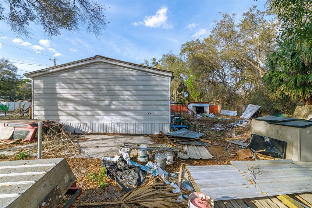 Image 6 of property listing at 521 SE 129TH TERRACE, Silver Springs, FL 34488