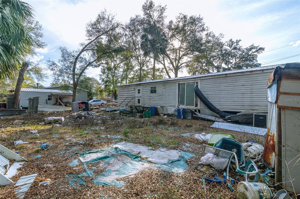 Image 8 of property listing at 521 SE 129TH TERRACE, Silver Springs, FL 34488