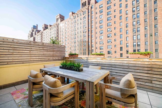 428 W 23rd St Apt 4D, New York City, NY 10011