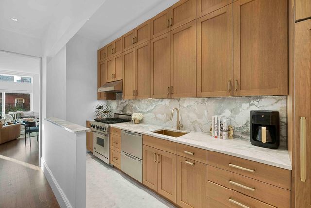 428 W 23rd St Apt 4D, New York City, NY 10011