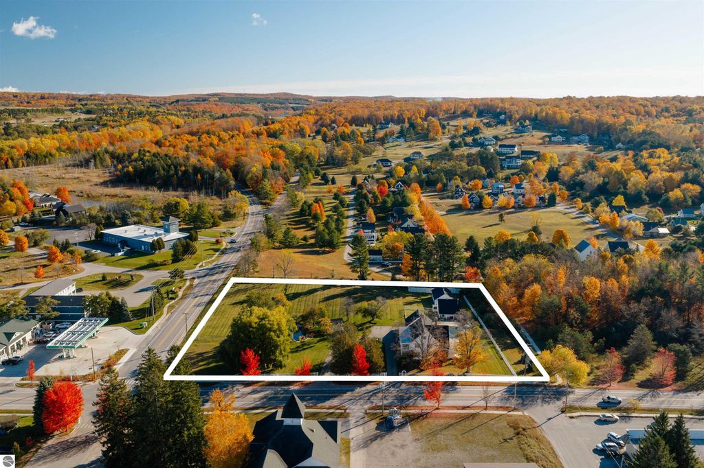 Image 4 of property listing at 11801 S Lacore Road, Empire, MI 49630