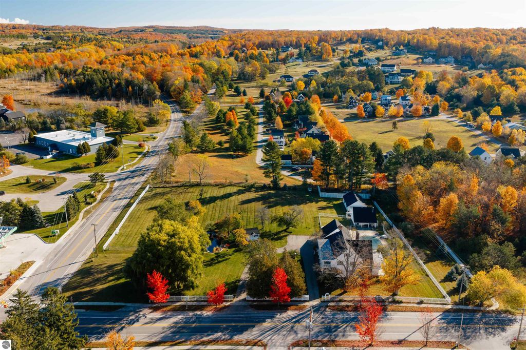 Image 5 of property listing at 11801 S Lacore Road, Empire, MI 49630