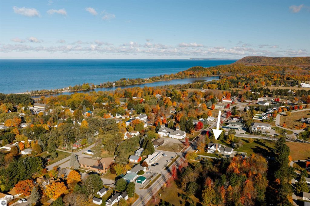 Image 6 of property listing at 11801 S Lacore Road, Empire, MI 49630