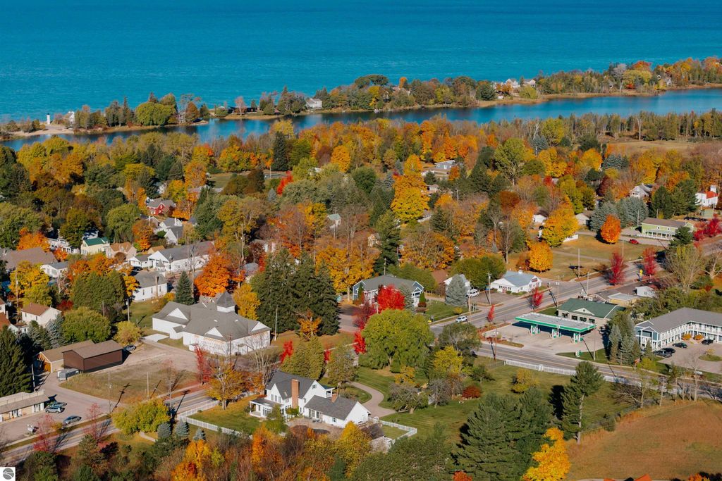 Image 7 of property listing at 11801 S Lacore Road, Empire, MI 49630