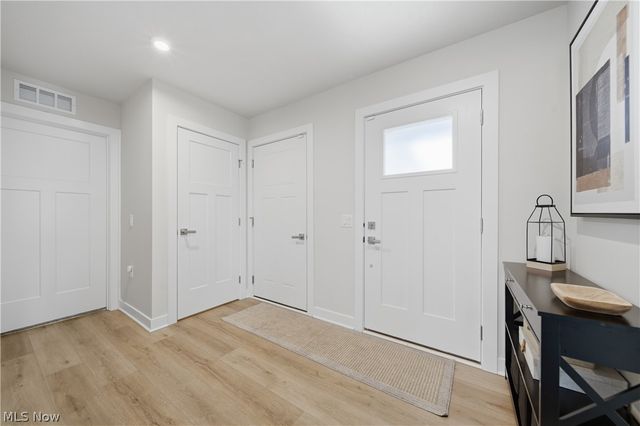 1082 Bookman Avenue, Akron, OH 44312
