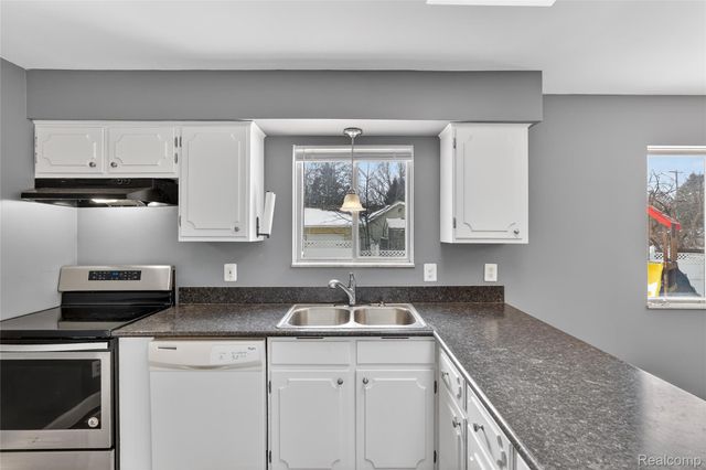 4199 Sheraton Drive, Flint, MI 48532