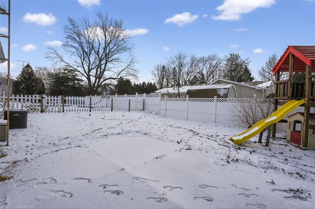 4199 Sheraton Drive, Flint, MI 48532