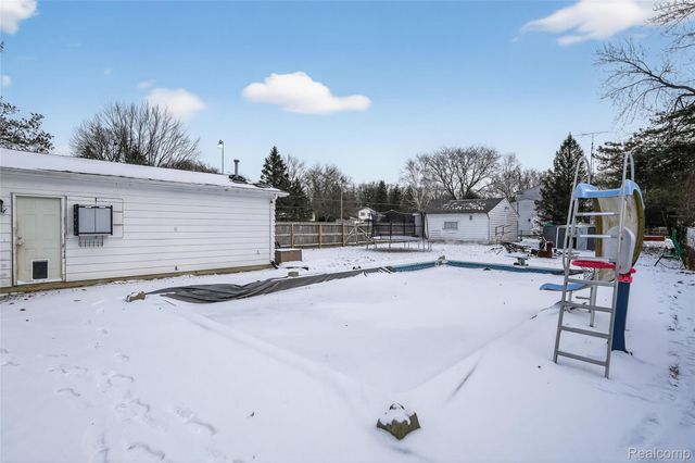 4199 Sheraton Drive, Flint, MI 48532