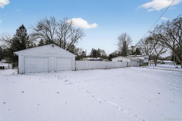 4199 Sheraton Drive, Flint, MI 48532