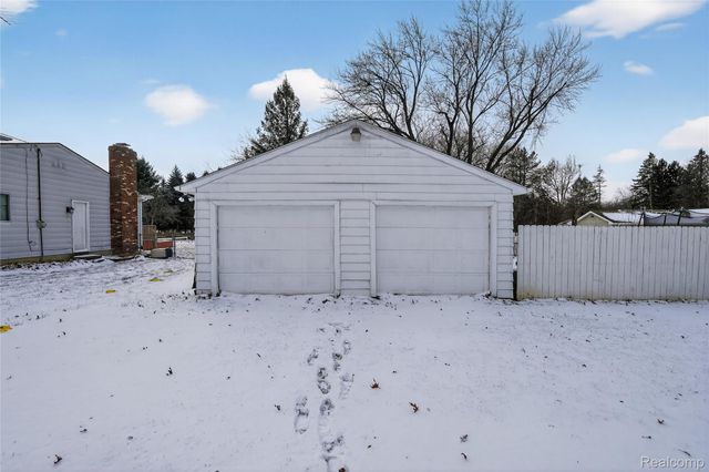 4199 Sheraton Drive, Flint, MI 48532