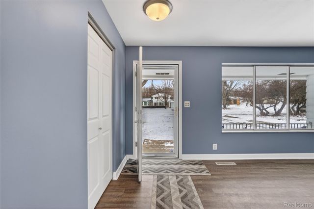 4199 Sheraton Drive, Flint, MI 48532