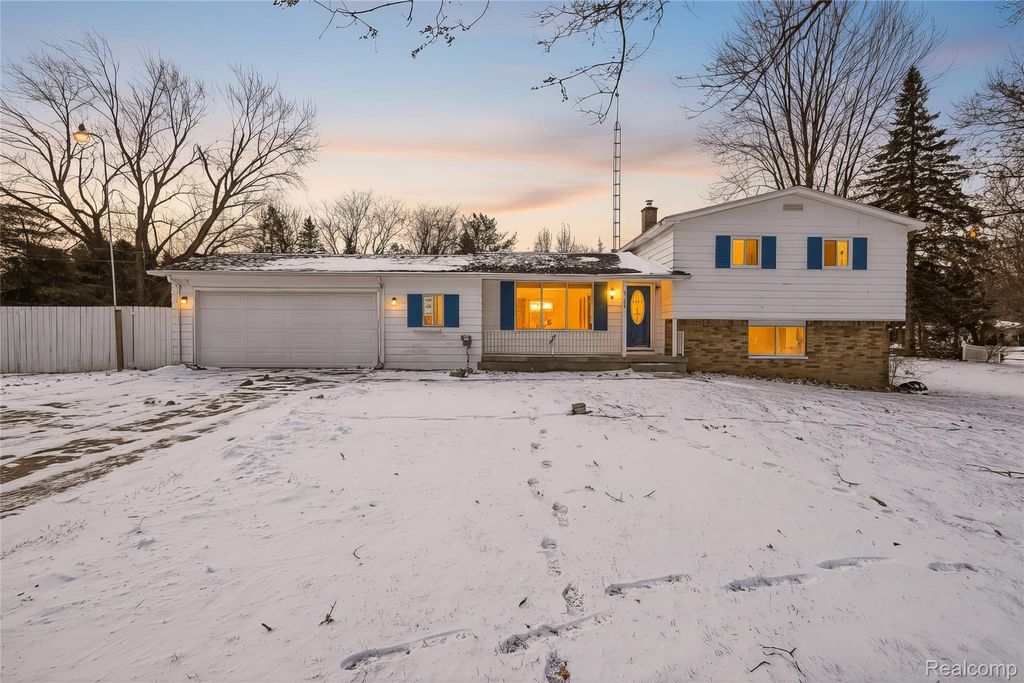 4199 Sheraton Drive, Flint, MI 48532