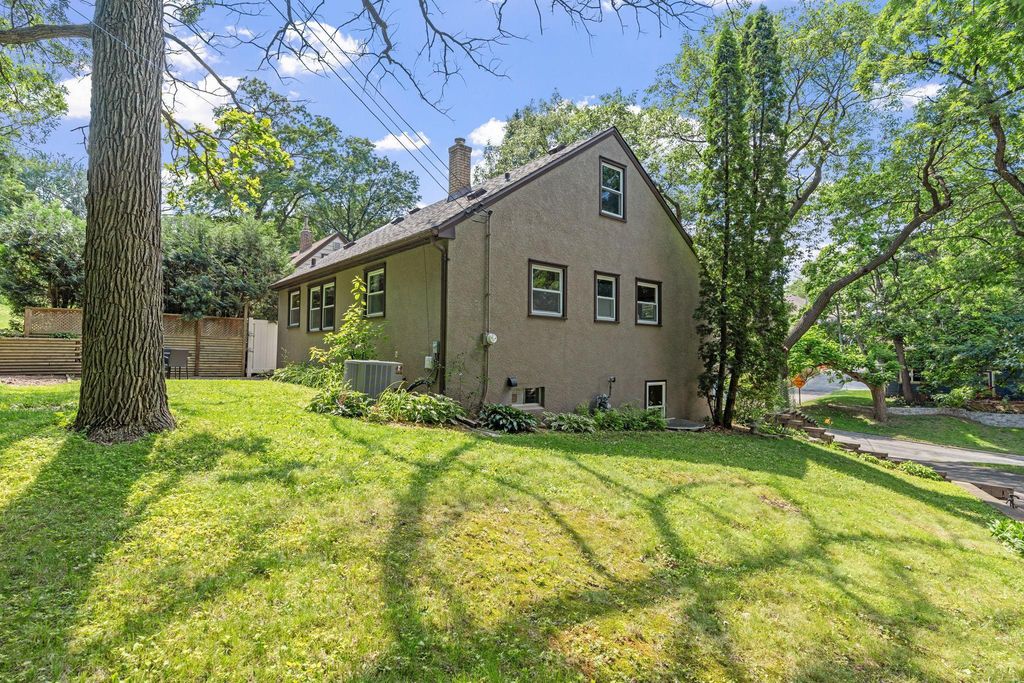 325 Stanley Avenue, South Saint Paul, MN 55075