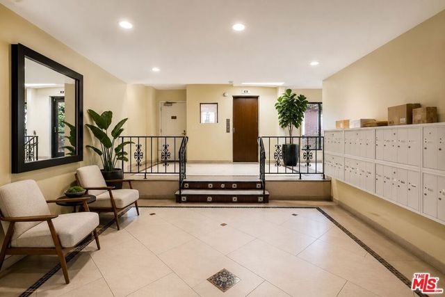 1750 Camino Palmero Street 442, Los Angeles, CA 90046