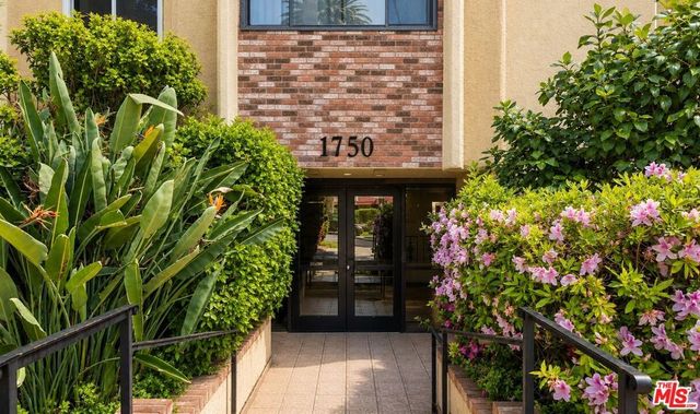 1750 Camino Palmero Street 442, Los Angeles, CA 90046