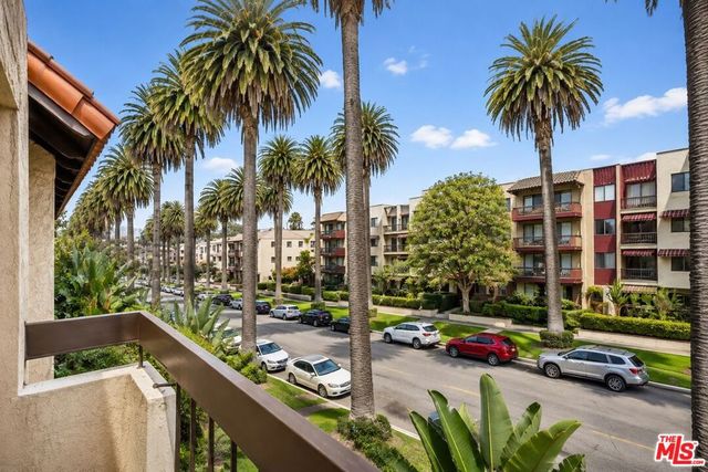 1750 Camino Palmero Street 442, Los Angeles, CA 90046