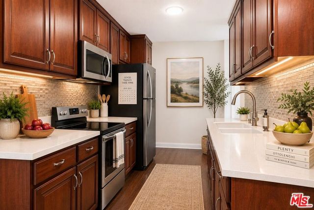 1750 Camino Palmero Street 442, Los Angeles, CA 90046