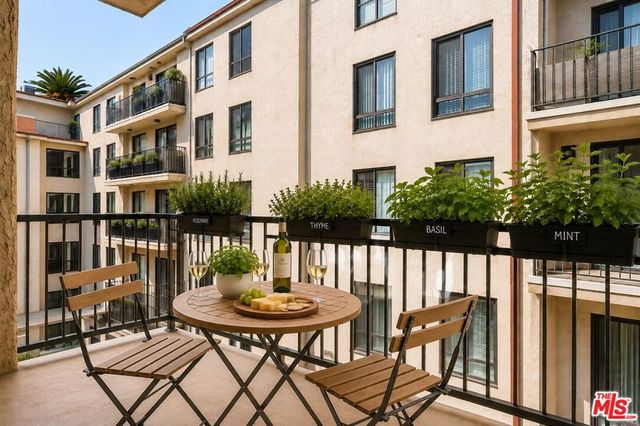 1750 Camino Palmero Street 442, Los Angeles, CA 90046