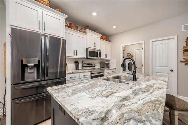 208 S MARIMACK Court, Kearney, MO 64060