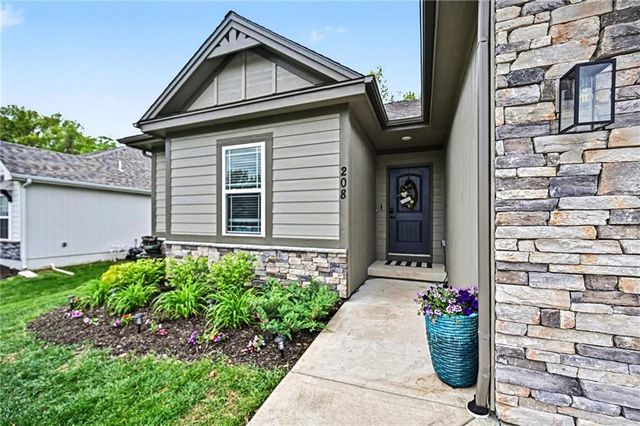 208 S MARIMACK Court, Kearney, MO 64060