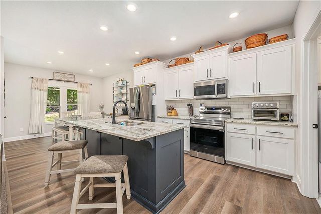 208 S MARIMACK Court, Kearney, MO 64060