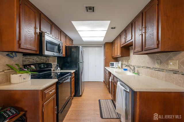 30-C Larch Plaza, Monroe, NJ 08831