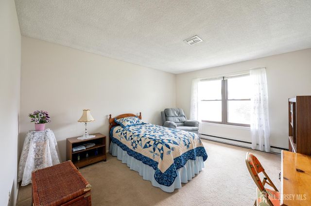 30-C Larch Plaza, Monroe, NJ 08831