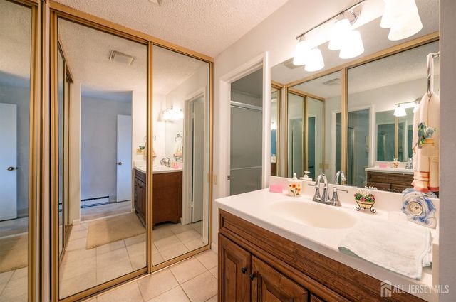 30-C Larch Plaza, Monroe, NJ 08831