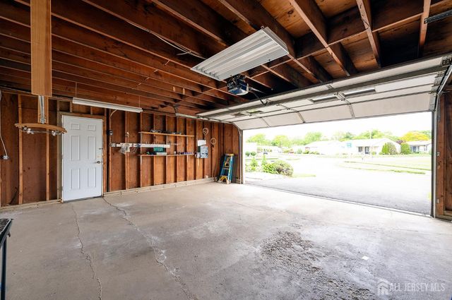 30-C Larch Plaza, Monroe, NJ 08831