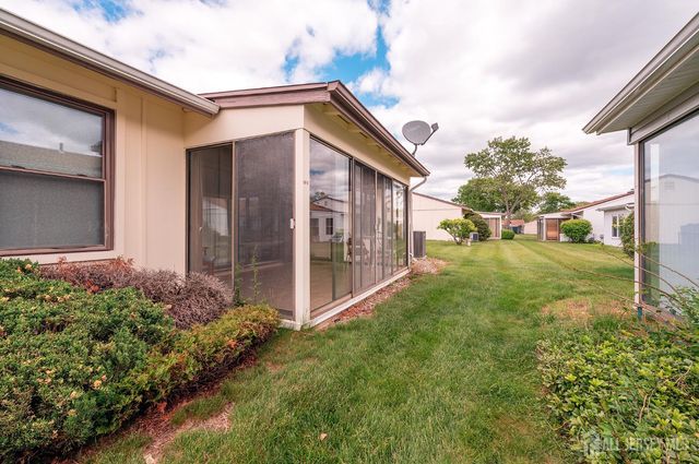 30-C Larch Plaza, Monroe, NJ 08831