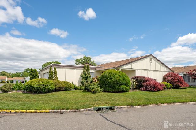 30-C Larch Plaza, Monroe, NJ 08831