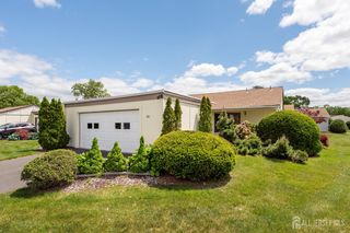 30-C Larch Plaza, Monroe, NJ 08831