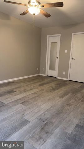 8 HEYWOOD LN, Sicklerville, NJ 08081