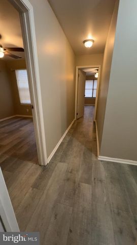 8 HEYWOOD LN, Sicklerville, NJ 08081