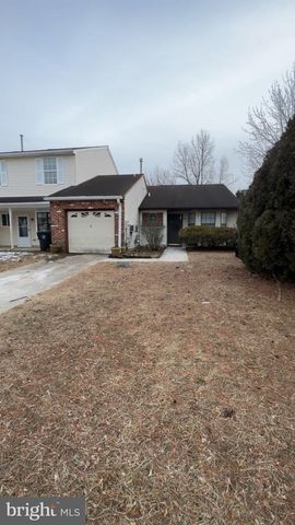 8 HEYWOOD LN, Sicklerville, NJ 08081