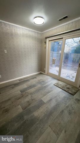 8 HEYWOOD LN, Sicklerville, NJ 08081