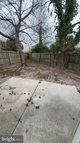 8 HEYWOOD LN, Sicklerville, NJ 08081