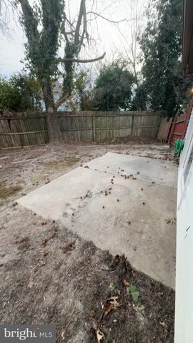 8 HEYWOOD LN, Sicklerville, NJ 08081