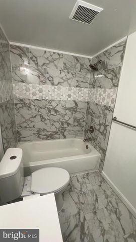 8 HEYWOOD LN, Sicklerville, NJ 08081