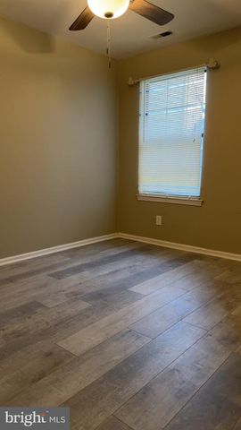 8 HEYWOOD LN, Sicklerville, NJ 08081