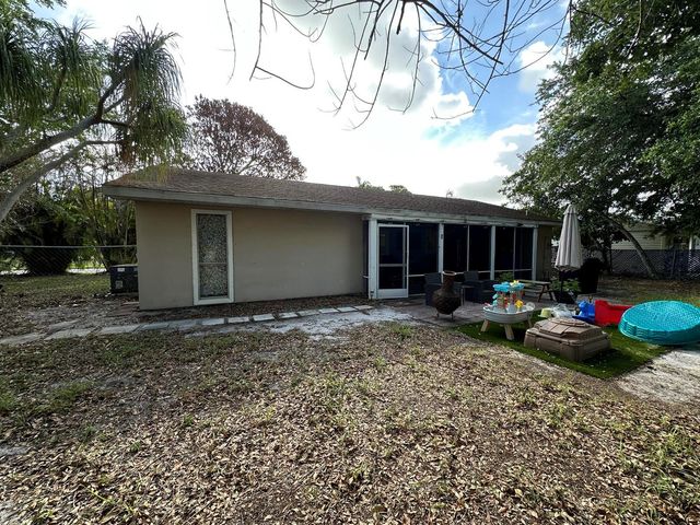 1818 SE Vesthaven Court, Port St. Lucie, FL 34952