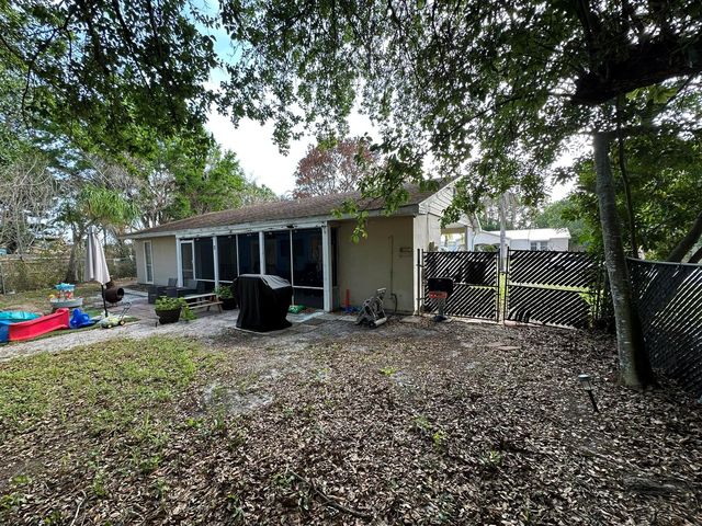 1818 SE Vesthaven Court, Port St. Lucie, FL 34952