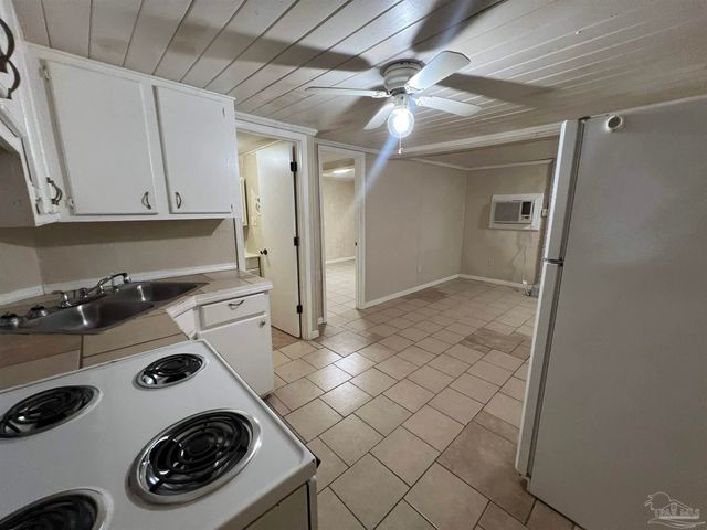 1036 Hawthorne Dr B, Pensacola, FL 32507