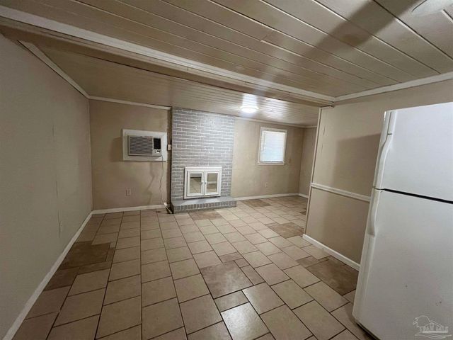 1036 Hawthorne Dr B, Pensacola, FL 32507