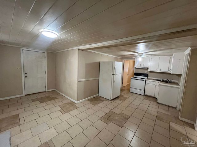 1036 Hawthorne Dr B, Pensacola, FL 32507