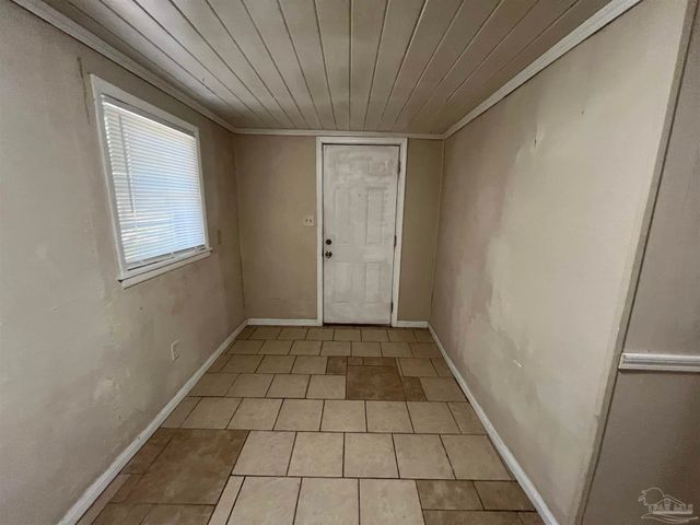 1036 Hawthorne Dr B, Pensacola, FL 32507