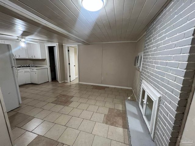 1036 Hawthorne Dr B, Pensacola, FL 32507