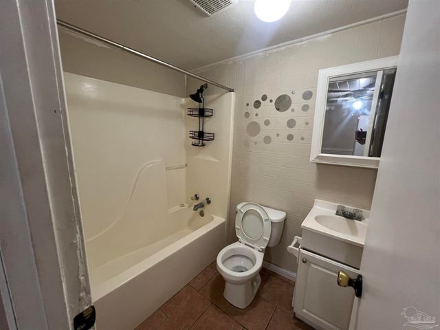 1036 Hawthorne Dr B, Pensacola, FL 32507