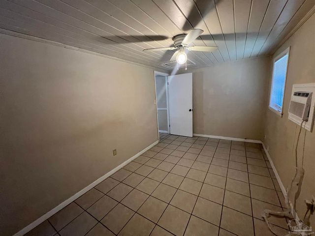 1036 Hawthorne Dr B, Pensacola, FL 32507
