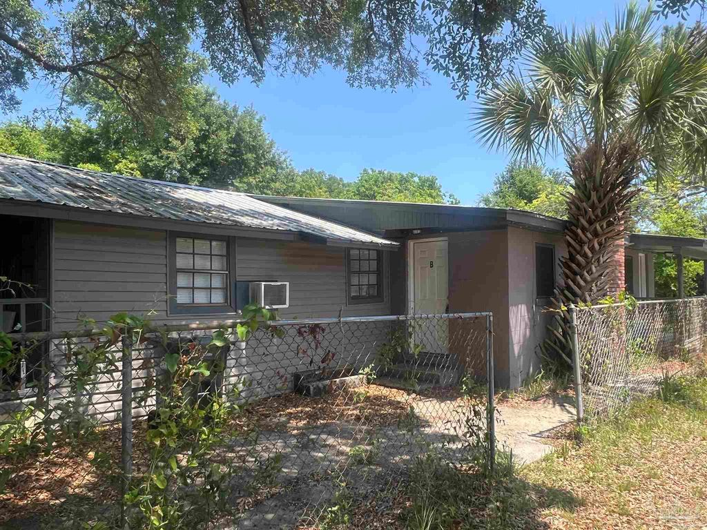1036 Hawthorne Dr B, Pensacola, FL 32507